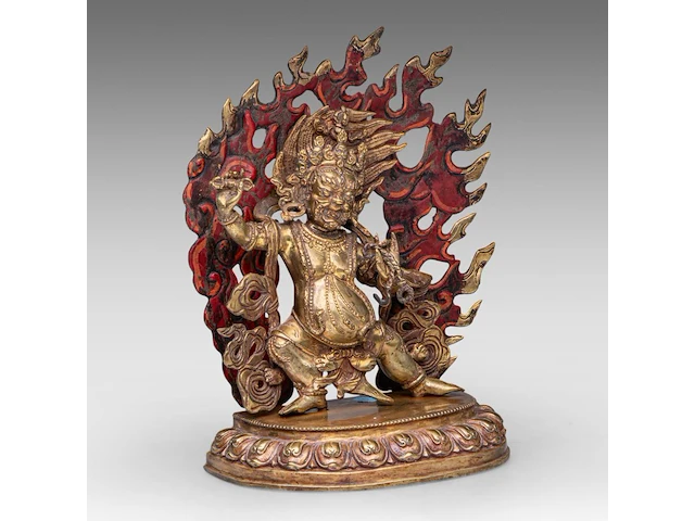 A large tibetan gilt bronze figure of vajrapani, 19thc, total h 32,5 cm - weight about 3816g - afbeelding 6 van  8