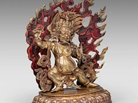 A large tibetan gilt bronze figure of vajrapani, 19thc, total h 32,5 cm - weight about 3816g - afbeelding 6 van  8