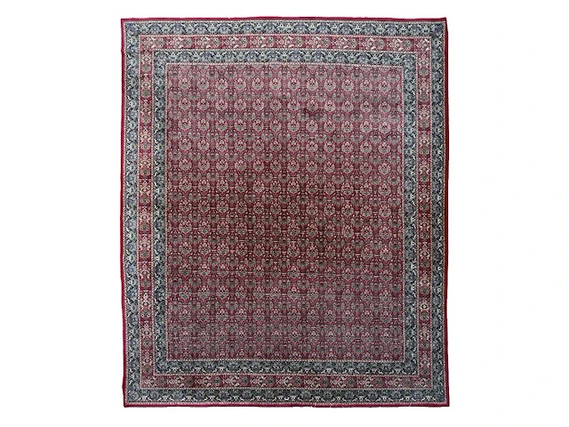 A large woollen oriental persian rug, decorated with flower vases 397 x 301 cm. (156.30 x 118 1/2 in.) - afbeelding 1 van  7
