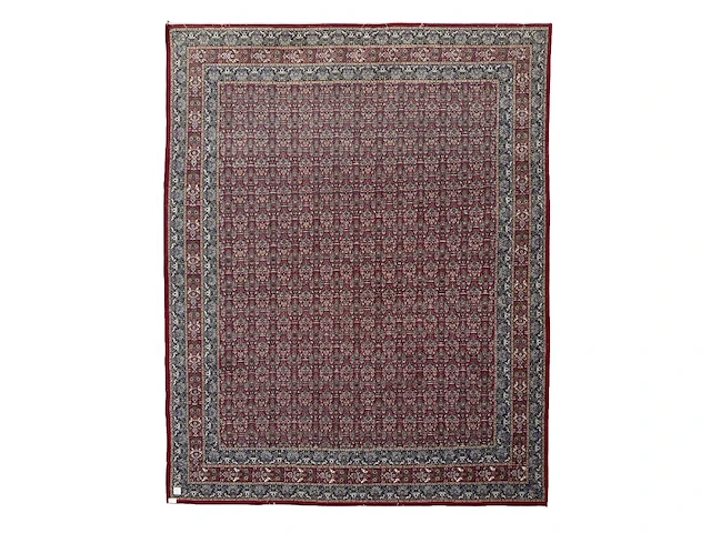A large woollen oriental persian rug, decorated with flower vases 397 x 301 cm. (156.30 x 118 1/2 in.) - afbeelding 2 van  7