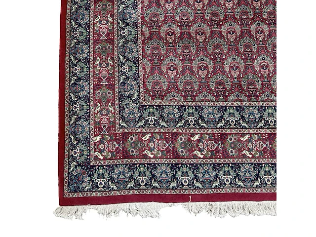 A large woollen oriental persian rug, decorated with flower vases 397 x 301 cm. (156.30 x 118 1/2 in.) - afbeelding 4 van  7