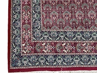 A large woollen oriental persian rug, decorated with flower vases 397 x 301 cm. (156.30 x 118 1/2 in.) - afbeelding 4 van  7