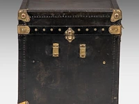 A leather-upholstered travel trunk by maison goyard 53 x 80 x 52 cm. (20.87 x 31 1/2 x 20.46 in.) - afbeelding 3 van  8