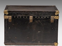 A leather-upholstered travel trunk by maison goyard 53 x 80 x 52 cm. (20.87 x 31 1/2 x 20.46 in.) - afbeelding 4 van  8