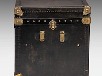 A leather-upholstered travel trunk by maison goyard 53 x 80 x 52 cm. (20.87 x 31 1/2 x 20.46 in.) - afbeelding 5 van  8