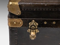 A leather-upholstered travel trunk by maison goyard 53 x 80 x 52 cm. (20.87 x 31 1/2 x 20.46 in.) - afbeelding 7 van  8