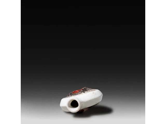 A limoges porcelain snuff bottle with a winged phallus and a vulva 6 cm. (2.35 in.) - afbeelding 3 van  5