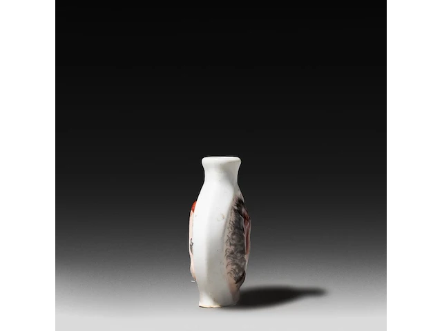 A limoges porcelain snuff bottle with a winged phallus and a vulva 6 cm. (2.35 in.) - afbeelding 4 van  5