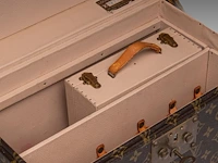 A louis vuitton 'boite pharmacie' toiletry trunk in monogram canvas 25.5 x 35 x 21.5 cm. (10.03 x 13.77 x 8.46 in.) - afbeelding 3 van  14