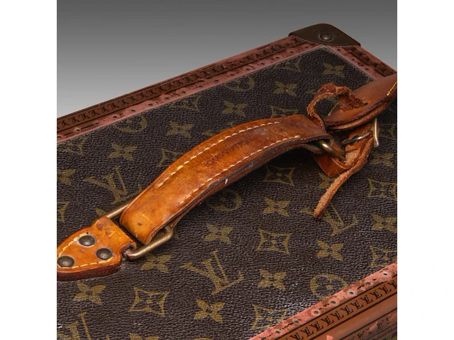 A louis vuitton 'boite pharmacie' toiletry trunk in monogram canvas 25.5 x 35 x 21.5 cm. (10.03 x 13.77 x 8.46 in.) - afbeelding 6 van  14