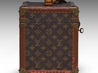 A louis vuitton 'boite pharmacie' toiletry trunk in monogram canvas 25.5 x 35 x 21.5 cm. (10.03 x 13.77 x 8.46 in.) - afbeelding 10 van  14