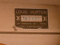 A louis vuitton 'boite pharmacie' toiletry trunk in monogram canvas 25.5 x 35 x 21.5 cm. (10.03 x 13.77 x 8.46 in.) - afbeelding 14 van  14