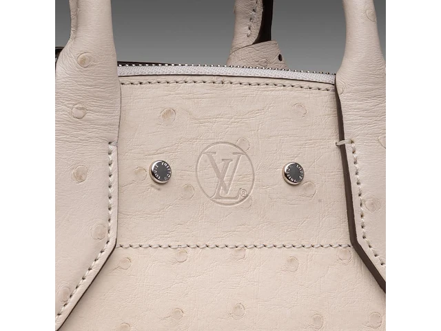 A louis vuitton ivory ostrich city steamer pm handbag, with silver hardware, h 23,5 - w 27 - d 12,5 cm - afbeelding 3 van  15