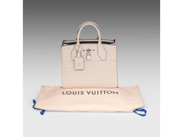 A louis vuitton ivory ostrich city steamer pm handbag, with silver hardware, h 23,5 - w 27 - d 12,5 cm - afbeelding 7 van  15
