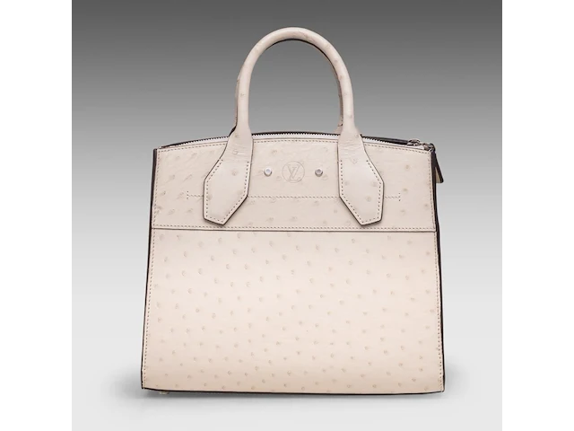 A louis vuitton ivory ostrich city steamer pm handbag, with silver hardware, h 23,5 - w 27 - d 12,5 cm - afbeelding 10 van  15