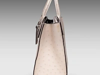 A louis vuitton ivory ostrich city steamer pm handbag, with silver hardware, h 23,5 - w 27 - d 12,5 cm - afbeelding 11 van  15
