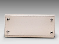 A louis vuitton ivory ostrich city steamer pm handbag, with silver hardware, h 23,5 - w 27 - d 12,5 cm - afbeelding 12 van  15