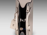 A louis vuitton ivory ostrich city steamer pm handbag, with silver hardware, h 23,5 - w 27 - d 12,5 cm - afbeelding 13 van  15