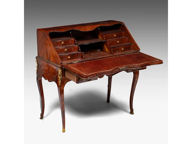 A louis xv gilt bronze mounted rosewood veneered secretaire, mid 18thc 98 x 98 x 52 cm. (38.57 x 38.57 x 20.46 in.) - afbeelding 2 van  7