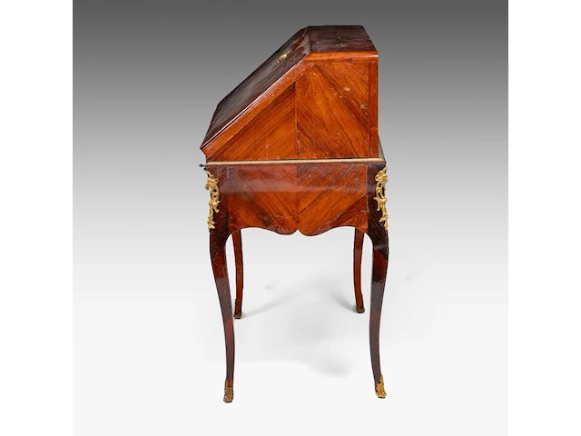 A louis xv gilt bronze mounted rosewood veneered secretaire, mid 18thc 98 x 98 x 52 cm. (38.57 x 38.57 x 20.46 in.) - afbeelding 4 van  7