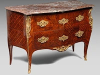 A louis xv kingwood gilt bronze mounted veneered commode with a rouge royal marble top, mid 18thc 84 x 120 x 57.5 cm. (33.07 x 47.24 x 22.64 in.) - afbeelding 2 van  7