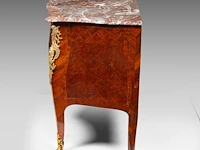 A louis xv kingwood gilt bronze mounted veneered commode with a rouge royal marble top, mid 18thc 84 x 120 x 57.5 cm. (33.07 x 47.24 x 22.64 in.) - afbeelding 3 van  7