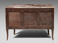 A louis xv kingwood gilt bronze mounted veneered commode with a rouge royal marble top, mid 18thc 84 x 120 x 57.5 cm. (33.07 x 47.24 x 22.64 in.) - afbeelding 4 van  7
