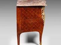 A louis xv kingwood gilt bronze mounted veneered commode with a rouge royal marble top, mid 18thc 84 x 120 x 57.5 cm. (33.07 x 47.24 x 22.64 in.) - afbeelding 5 van  7