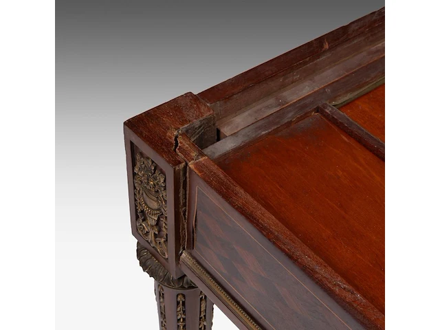 A louis xvi style extendable casino games table, mahogany veneered with gilt bronze mounts, attrib. to françois linke folded: 76 x 91.5 x 51.5 cm. (29.92 x 36.02 x 20.28 in.), extended: 74 x 103.5 x 91.5 cm. (29.12 x 40 - afbeelding 3 van  11