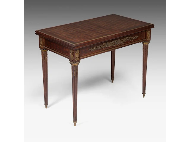 A louis xvi style extendable casino games table, mahogany veneered with gilt bronze mounts, attrib. to françois linke folded: 76 x 91.5 x 51.5 cm. (29.92 x 36.02 x 20.28 in.), extended: 74 x 103.5 x 91.5 cm. (29.12 x 40 - afbeelding 1 van  11