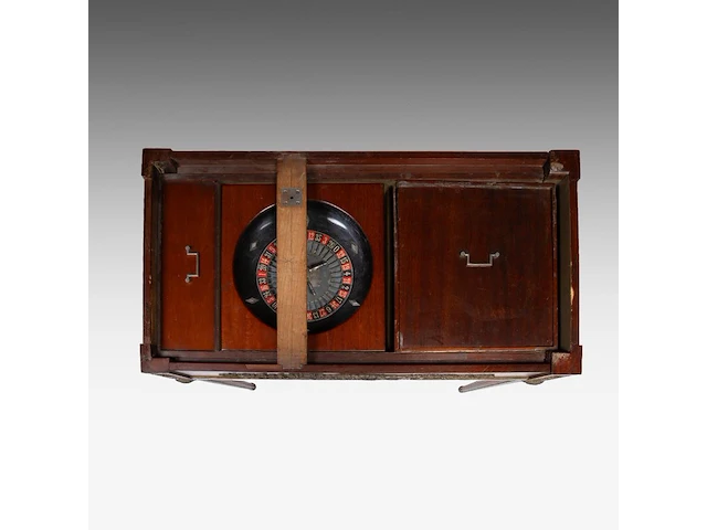 A louis xvi style extendable casino games table, mahogany veneered with gilt bronze mounts, attrib. to françois linke folded: 76 x 91.5 x 51.5 cm. (29.92 x 36.02 x 20.28 in.), extended: 74 x 103.5 x 91.5 cm. (29.12 x 40 - afbeelding 10 van  11