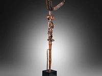 A luba bowstand, katanga, democratic republic of the congo, late 19th/early 20thc (+), height: 65 cm. (25.58 in.), incl. stand: 75 cm. (29.53 in.) - afbeelding 8 van  10