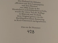 A luxury facsimile edition of the famous gutenberg bible by idion verlag, munich, 1978, 2 volumes, n° 428/895 45.5 x 32.5 x 14 cm. (17.91 x 12.80 x 5.50 in.) - afbeelding 2 van  10
