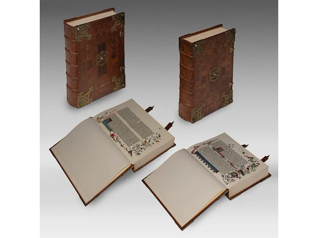 A luxury facsimile edition of the famous gutenberg bible by idion verlag, munich, 1978, 2 volumes, n° 428/895 45.5 x 32.5 x 14 cm. (17.91 x 12.80 x 5.50 in.) - afbeelding 1 van  10