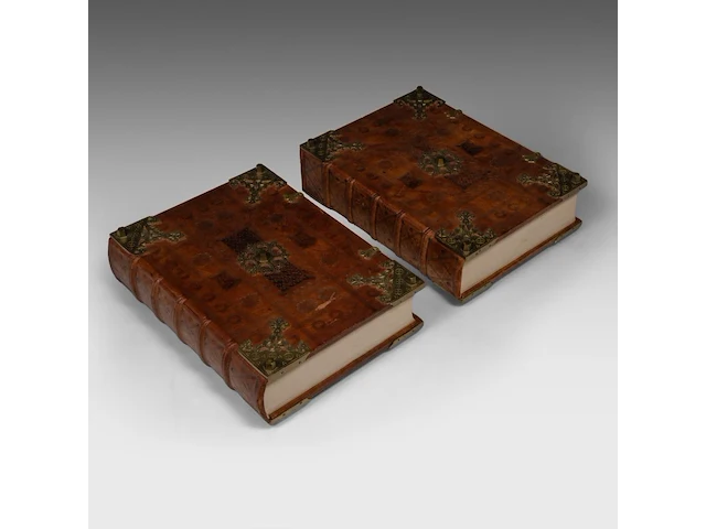 A luxury facsimile edition of the famous gutenberg bible by idion verlag, munich, 1978, 2 volumes, n° 428/895 45.5 x 32.5 x 14 cm. (17.91 x 12.80 x 5.50 in.) - afbeelding 3 van  10