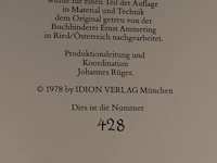 A luxury facsimile edition of the famous gutenberg bible by idion verlag, munich, 1978, 2 volumes, n° 428/895 45.5 x 32.5 x 14 cm. (17.91 x 12.80 x 5.50 in.) - afbeelding 7 van  10