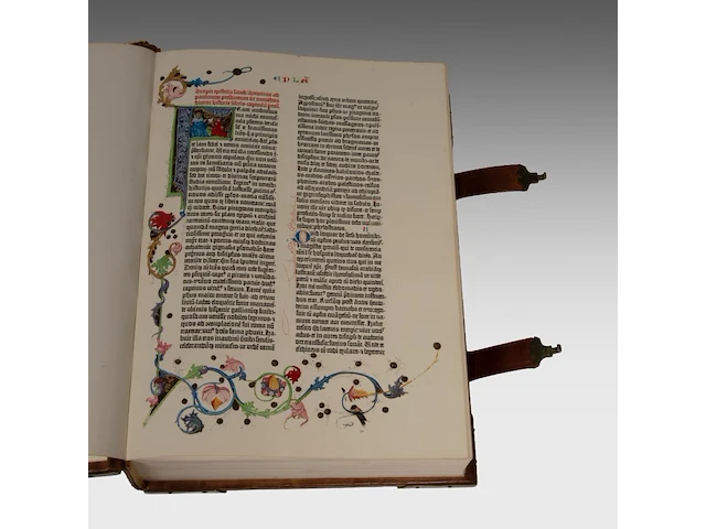 A luxury facsimile edition of the famous gutenberg bible by idion verlag, munich, 1978, 2 volumes, n° 428/895 45.5 x 32.5 x 14 cm. (17.91 x 12.80 x 5.50 in.) - afbeelding 9 van  10