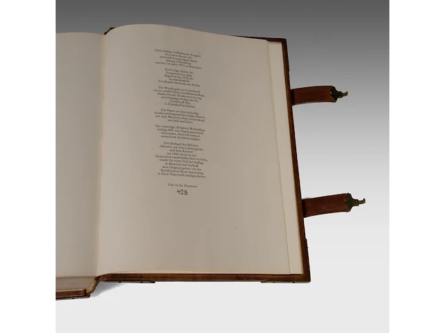 A luxury facsimile edition of the famous gutenberg bible by idion verlag, munich, 1978, 2 volumes, n° 428/895 45.5 x 32.5 x 14 cm. (17.91 x 12.80 x 5.50 in.) - afbeelding 10 van  10
