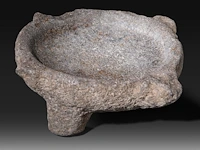 A mesopotamian grey stone altar bowl, syria, circa 1000 bce (+) 10 x 27 x 29 cm. (3.94 x 10.63 x 11.41 in.) - afbeelding 3 van  9