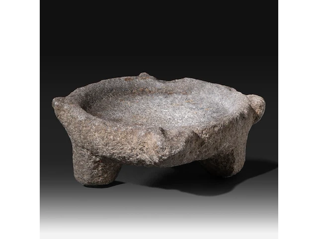 A mesopotamian grey stone altar bowl, syria, circa 1000 bce (+) 10 x 27 x 29 cm. (3.94 x 10.63 x 11.41 in.) - afbeelding 4 van  9