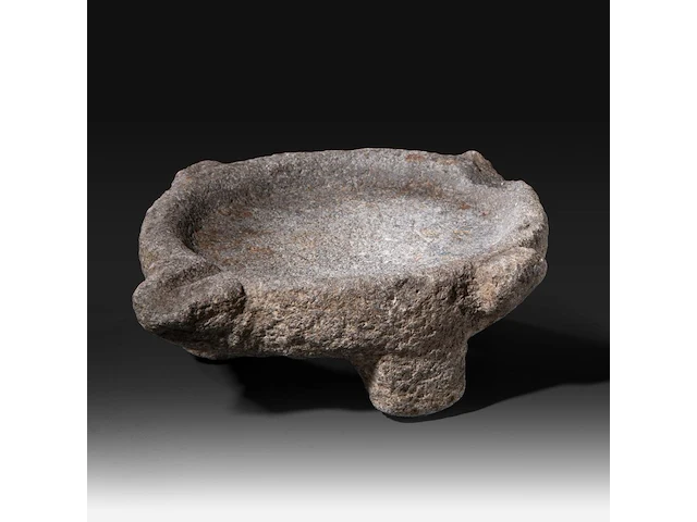 A mesopotamian grey stone altar bowl, syria, circa 1000 bce (+) 10 x 27 x 29 cm. (3.94 x 10.63 x 11.41 in.) - afbeelding 5 van  9
