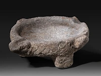 A mesopotamian grey stone altar bowl, syria, circa 1000 bce (+) 10 x 27 x 29 cm. (3.94 x 10.63 x 11.41 in.) - afbeelding 5 van  9