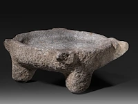 A mesopotamian grey stone altar bowl, syria, circa 1000 bce (+) 10 x 27 x 29 cm. (3.94 x 10.63 x 11.41 in.) - afbeelding 7 van  9