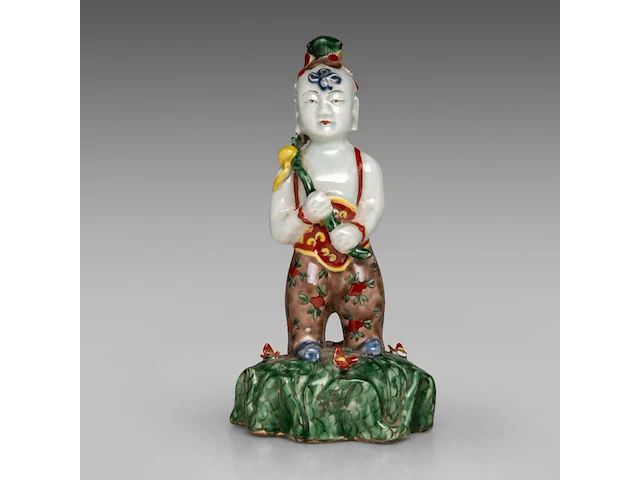 A ming-style polychrome glazed figure of he he er xian, 18thc, total h 25,5 cm - afbeelding 1 van  8