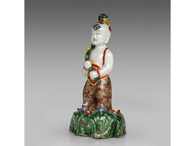 A ming-style polychrome glazed figure of he he er xian, 18thc, total h 25,5 cm - afbeelding 2 van  8