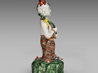 A ming-style polychrome glazed figure of he he er xian, 18thc, total h 25,5 cm - afbeelding 5 van  8