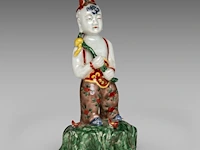 A ming-style polychrome glazed figure of he he er xian, 18thc, total h 25,5 cm - afbeelding 6 van  8