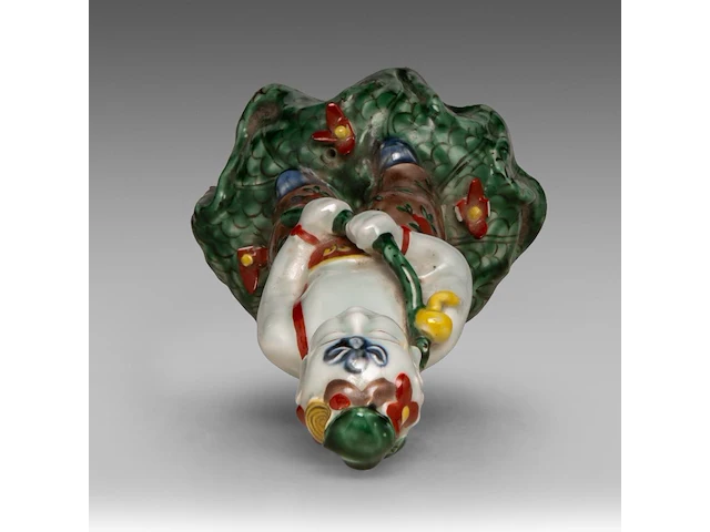 A ming-style polychrome glazed figure of he he er xian, 18thc, total h 25,5 cm - afbeelding 7 van  8