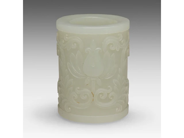 A mughal-style carved jade 'tulip' tubular grip (presumably), 18thc/19thc, h 5 cm - afbeelding 1 van  6