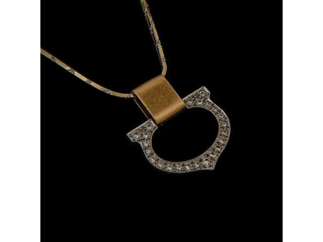 A must de cartier 18ct yellow gold and diamond 'c' pendant, h 2,2 cm, weight ca 3,2 g - afbeelding 3 van  3